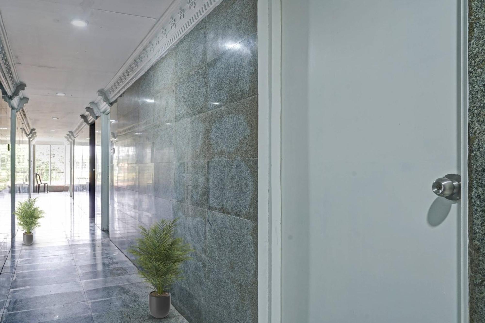 Capital O Rayan Plaza Hotel Kochi ภายนอก รูปภาพ