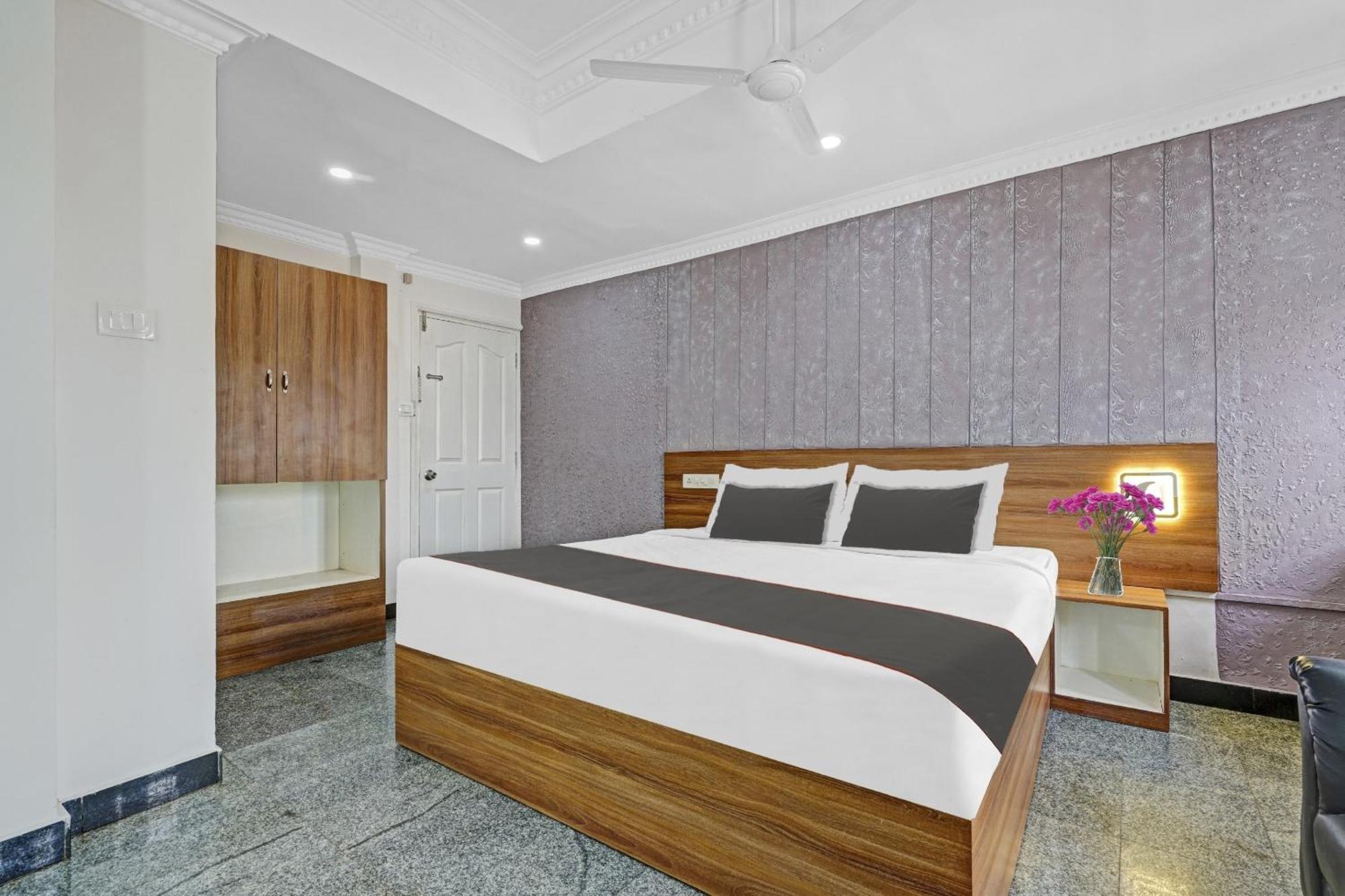 Capital O Rayan Plaza Hotel Kochi ภายนอก รูปภาพ